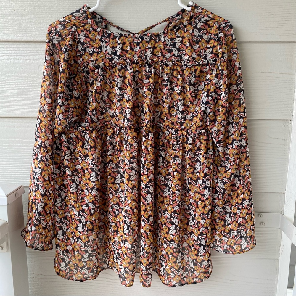 ALLISON JOY Floral Bell Sleeve Semi Sheer Blouse - Picture 4 of 8